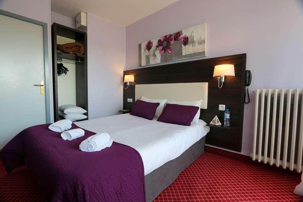 Brit Hotel Bleu Nuit Saintes Bilik gambar
