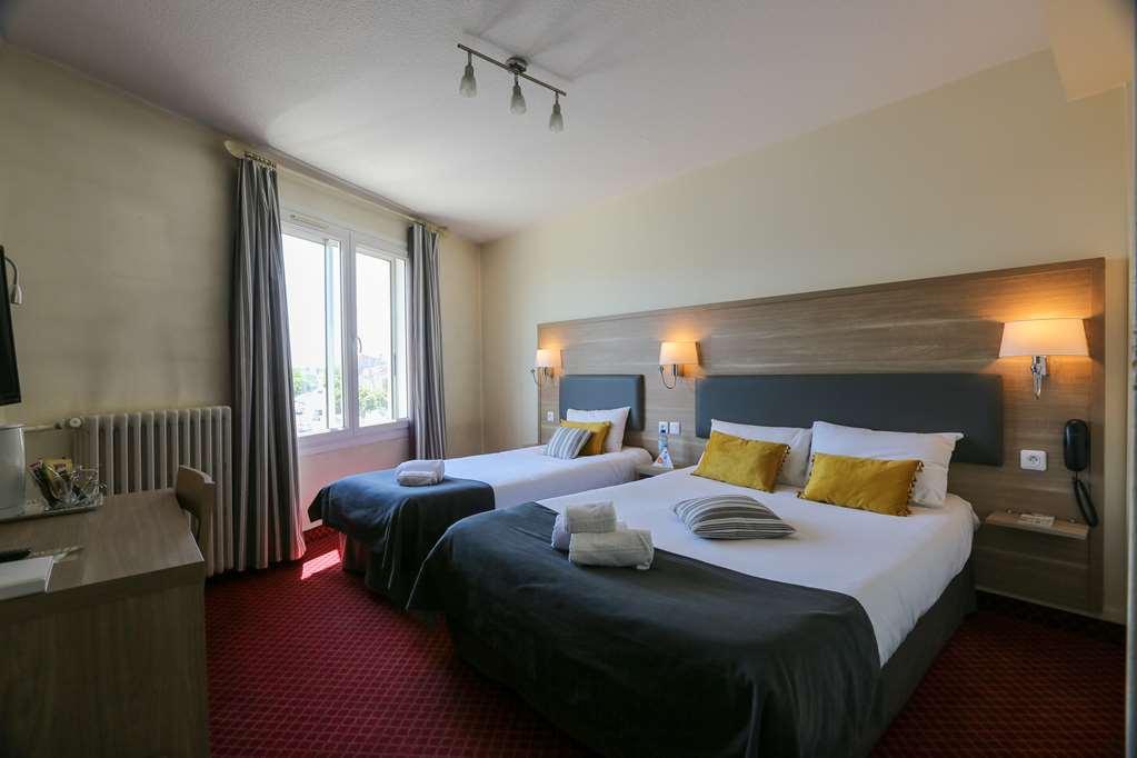 Brit Hotel Bleu Nuit Saintes Bilik gambar