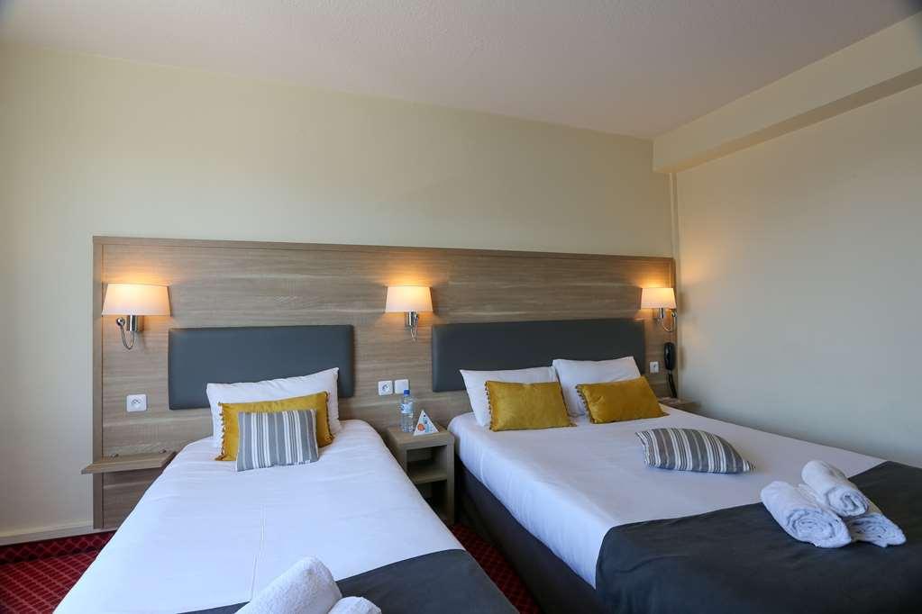 Brit Hotel Bleu Nuit Saintes Bilik gambar