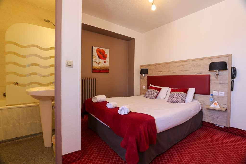 Brit Hotel Bleu Nuit Saintes Bilik gambar
