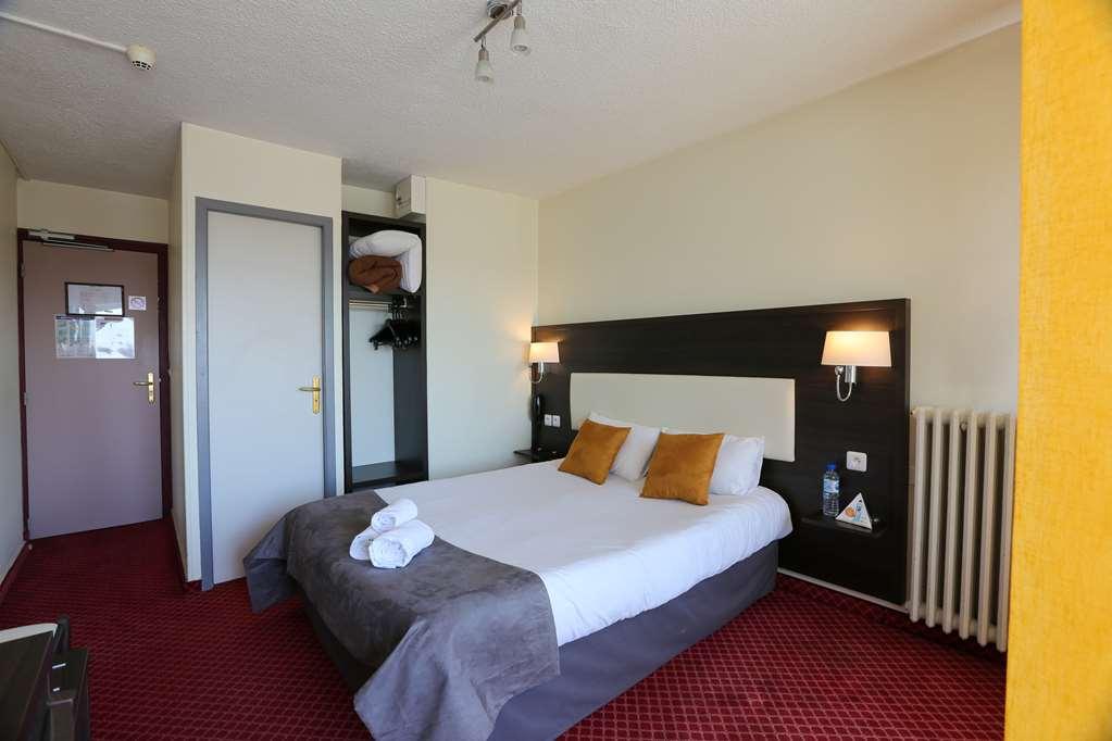 Brit Hotel Bleu Nuit Saintes Bilik gambar