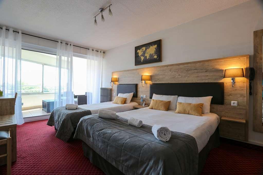 Brit Hotel Bleu Nuit Saintes Bilik gambar