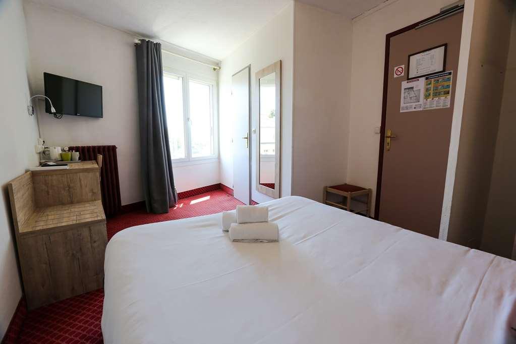 Brit Hotel Bleu Nuit Saintes Bilik gambar