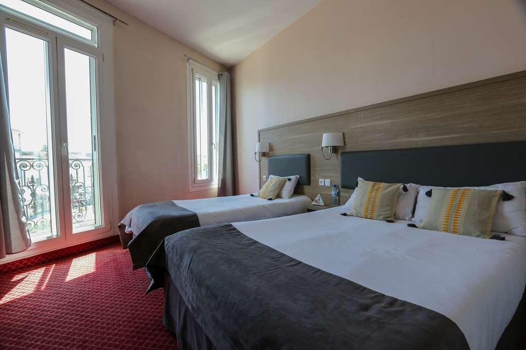 Brit Hotel Bleu Nuit Saintes Bilik gambar