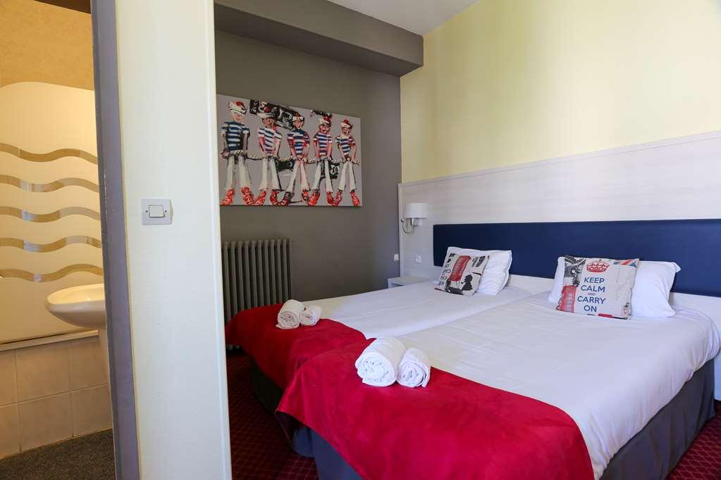 Brit Hotel Bleu Nuit Saintes Bilik gambar