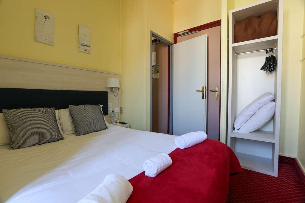Brit Hotel Bleu Nuit Saintes Bilik gambar