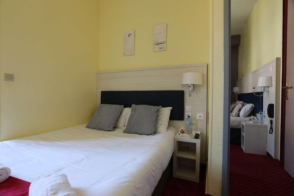 Brit Hotel Bleu Nuit Saintes Bilik gambar
