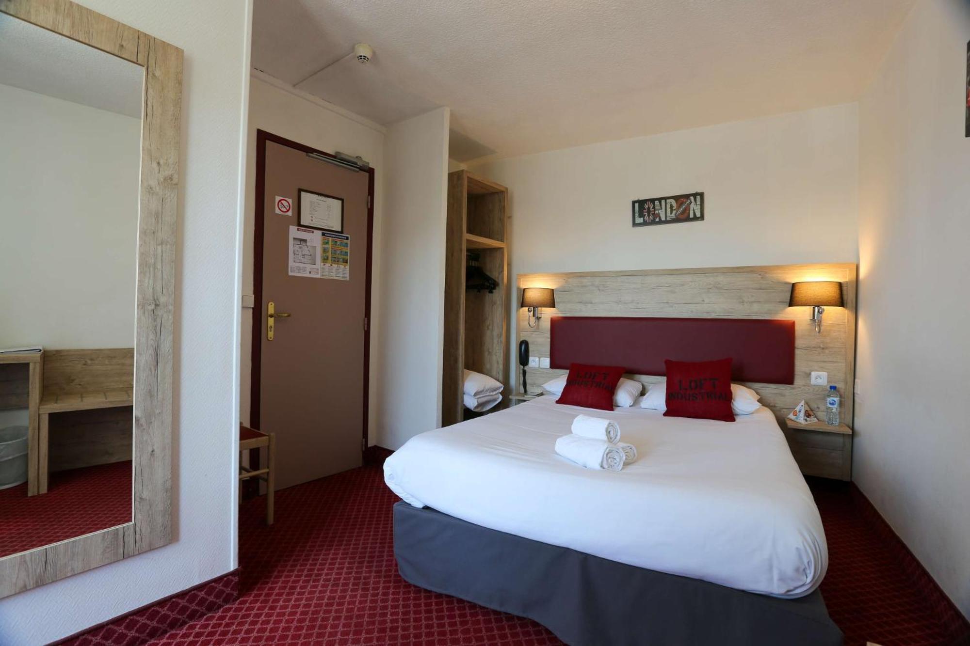 Brit Hotel Bleu Nuit Saintes Luaran gambar