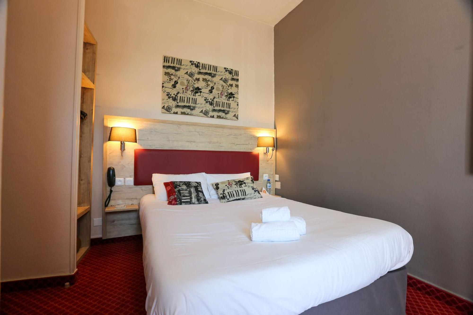 Brit Hotel Bleu Nuit Saintes Luaran gambar