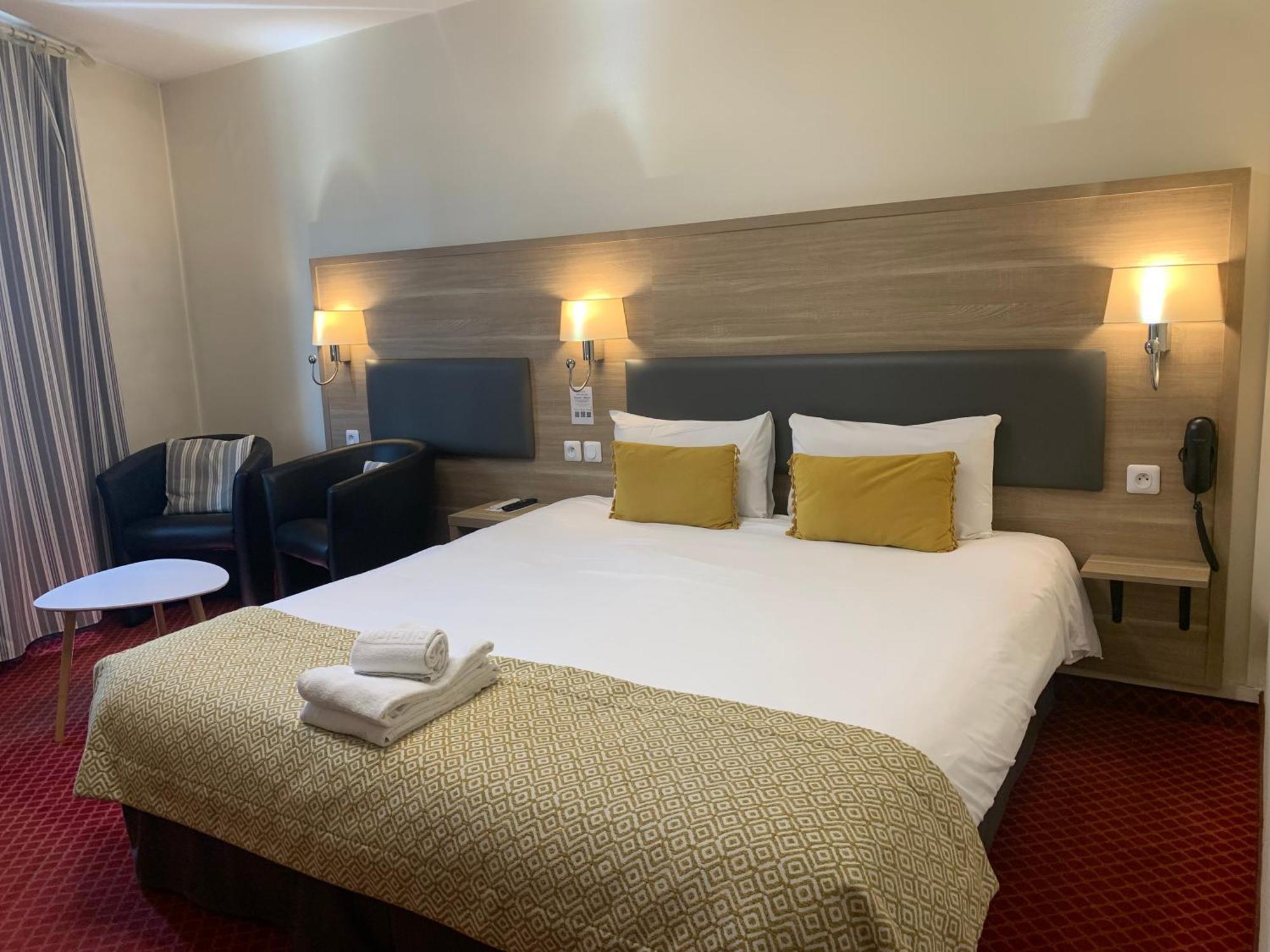 Brit Hotel Bleu Nuit Saintes Luaran gambar