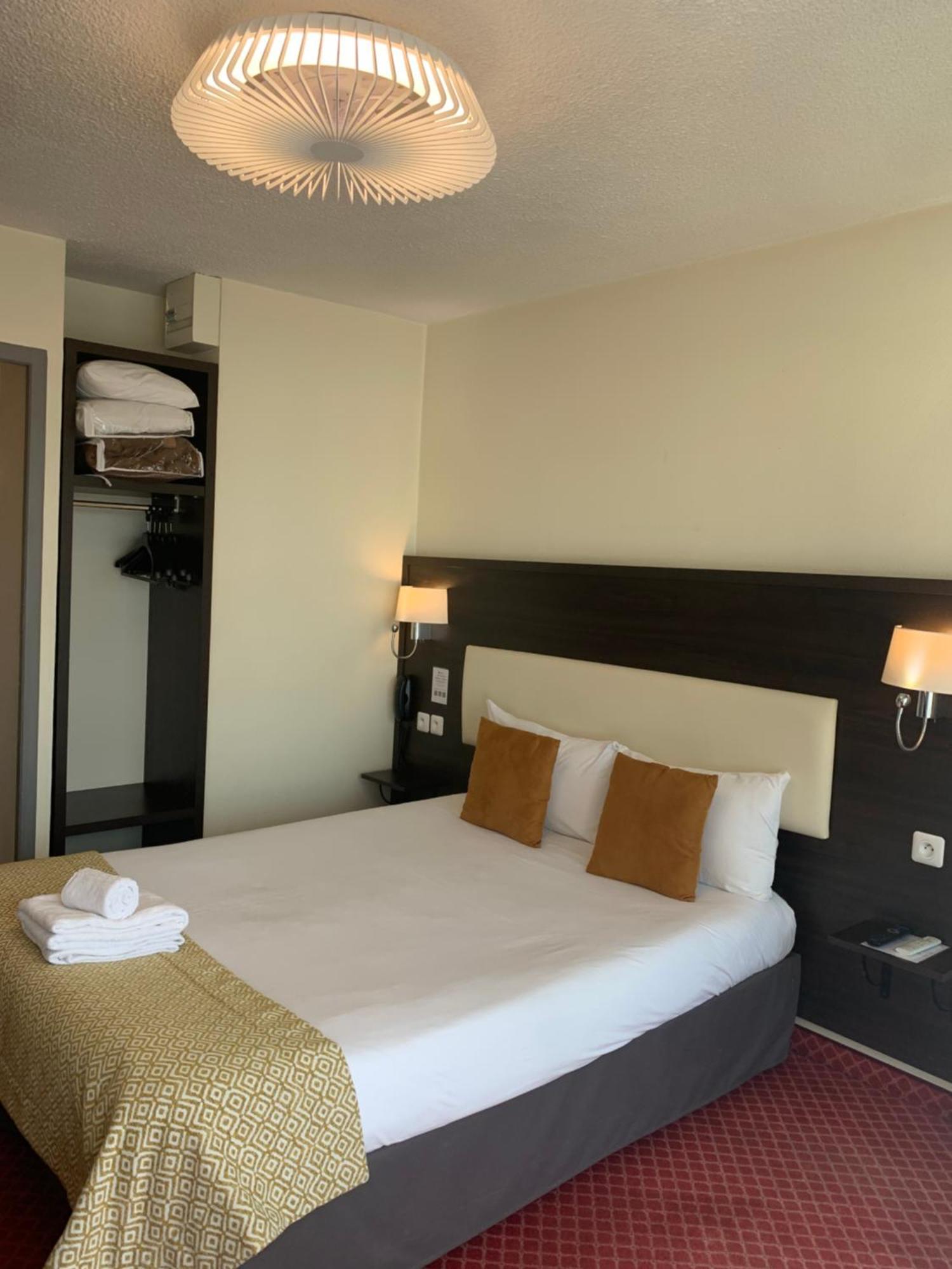 Brit Hotel Bleu Nuit Saintes Luaran gambar