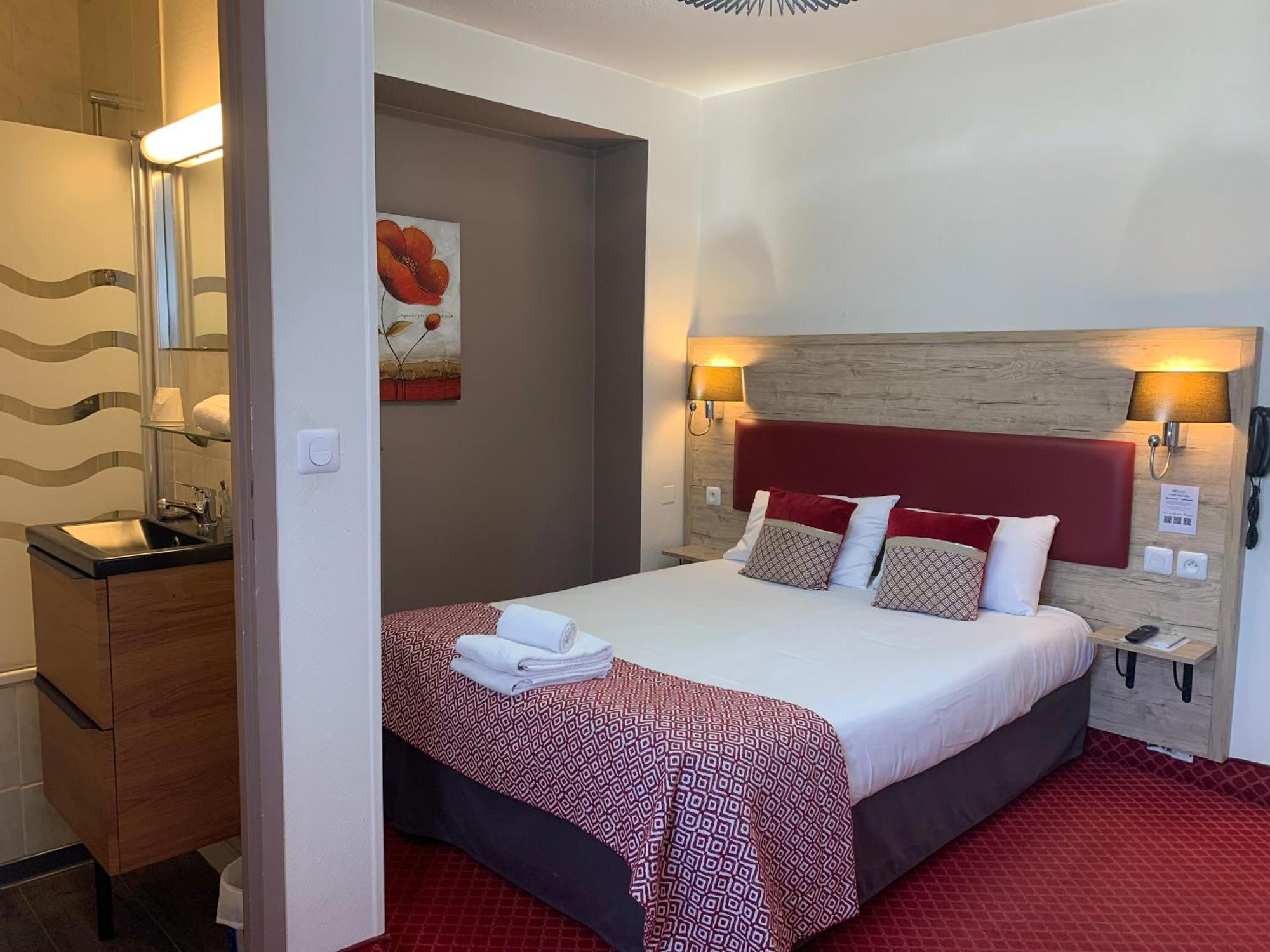 Brit Hotel Bleu Nuit Saintes Luaran gambar