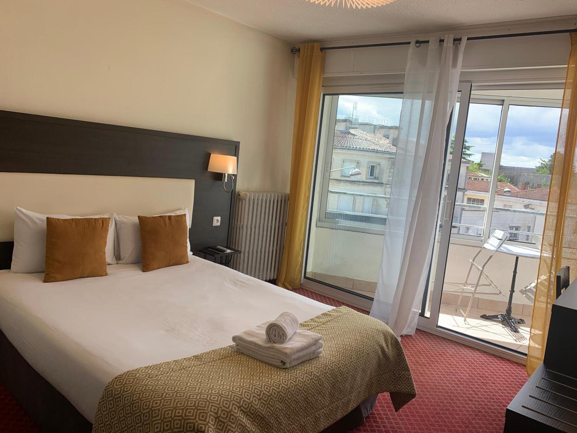 Brit Hotel Bleu Nuit Saintes Luaran gambar