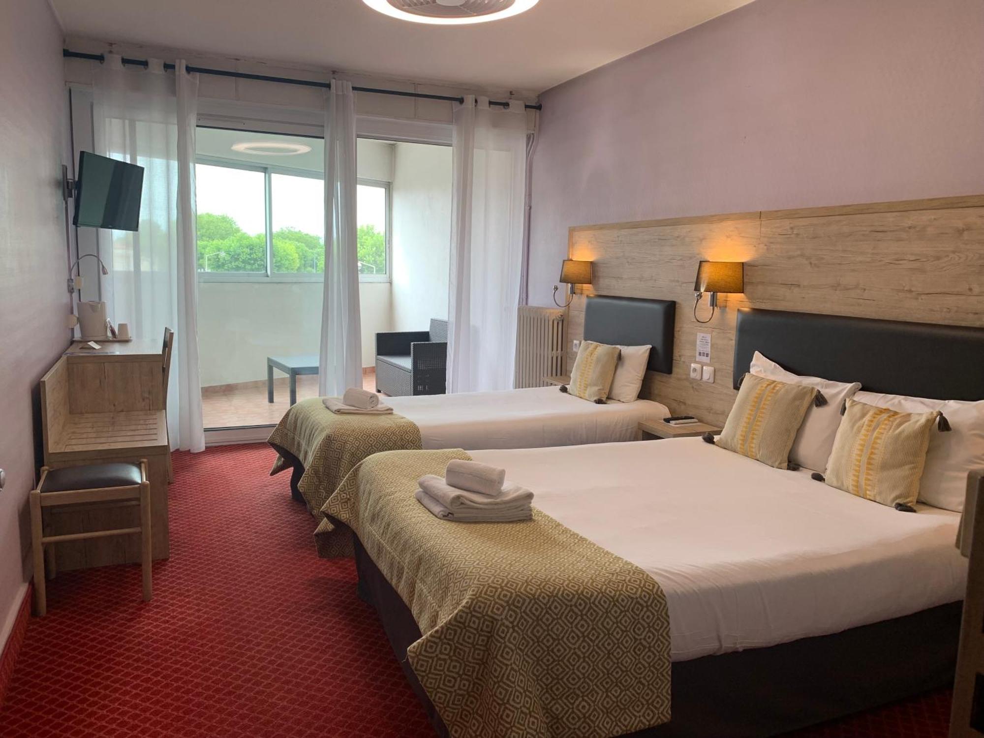 Brit Hotel Bleu Nuit Saintes Luaran gambar