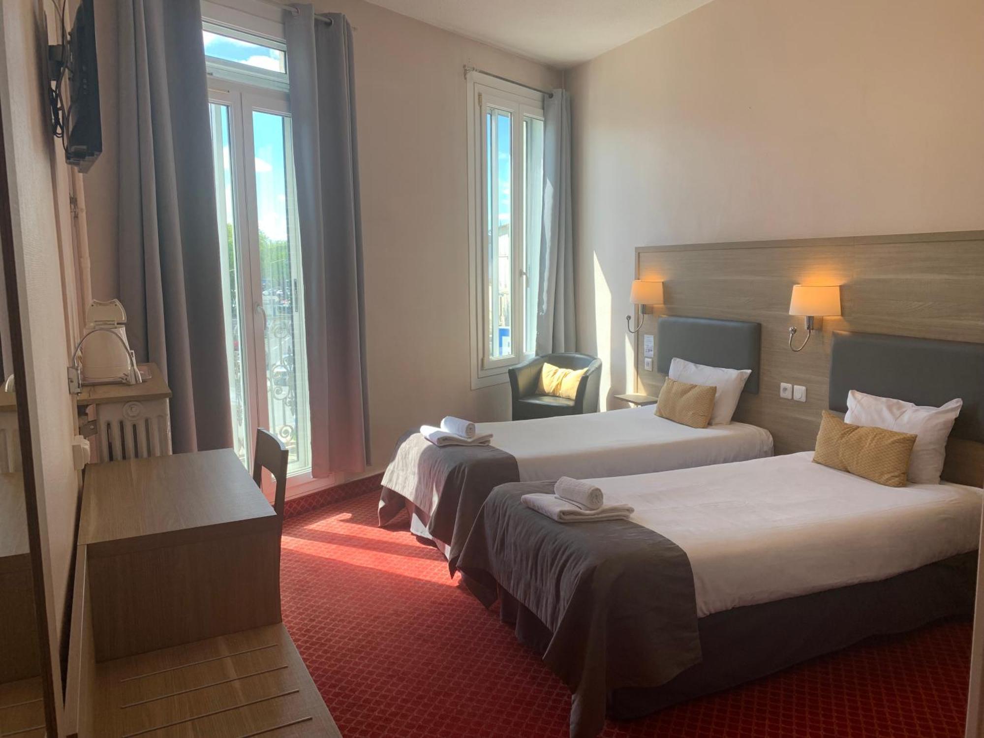 Brit Hotel Bleu Nuit Saintes Luaran gambar