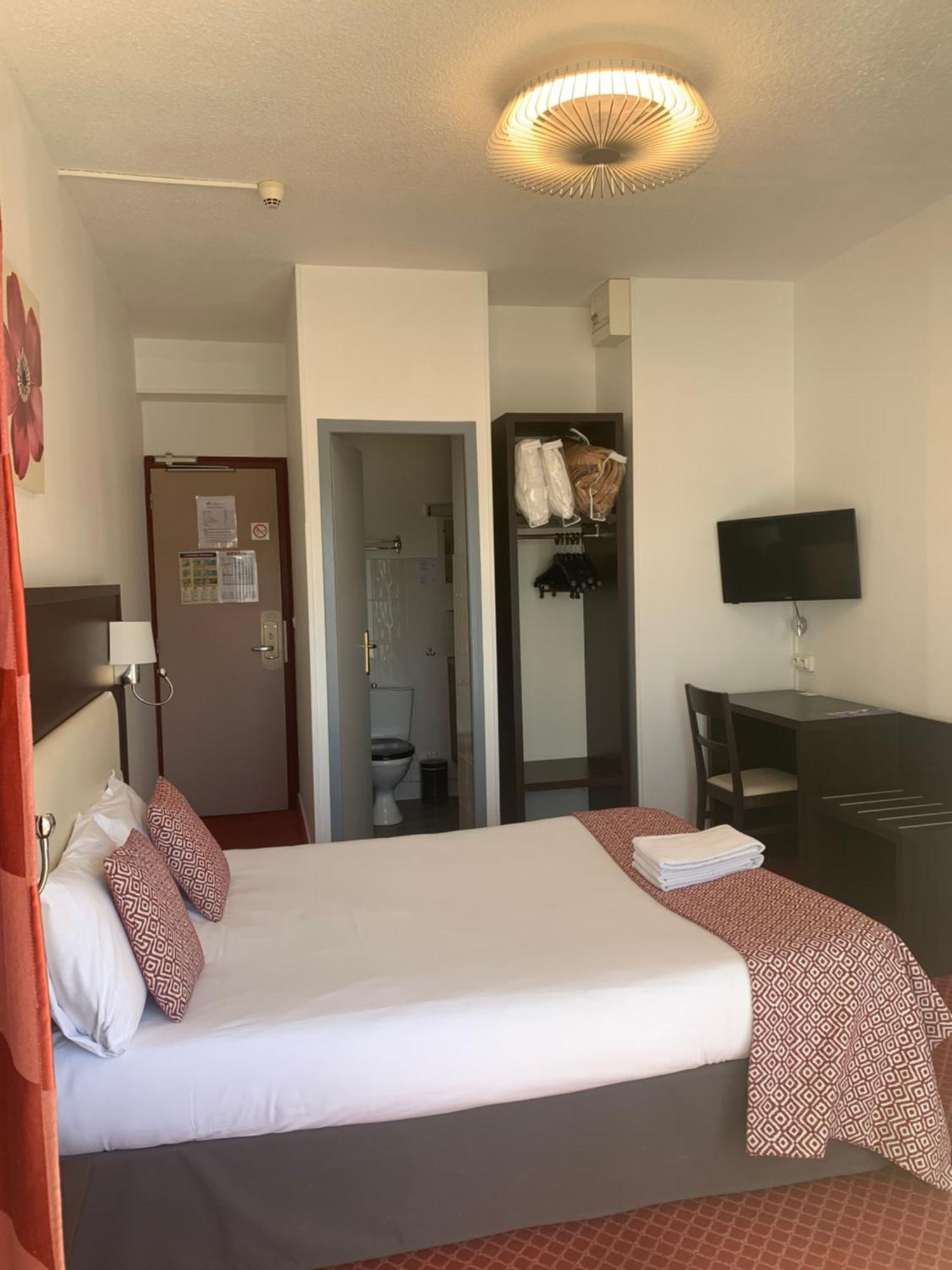 Brit Hotel Bleu Nuit Saintes Luaran gambar