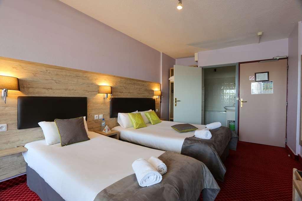 Brit Hotel Bleu Nuit Saintes Bilik gambar
