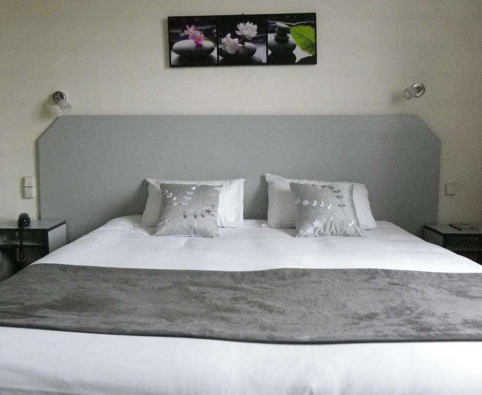 Brit Hotel Bleu Nuit Saintes Bilik gambar