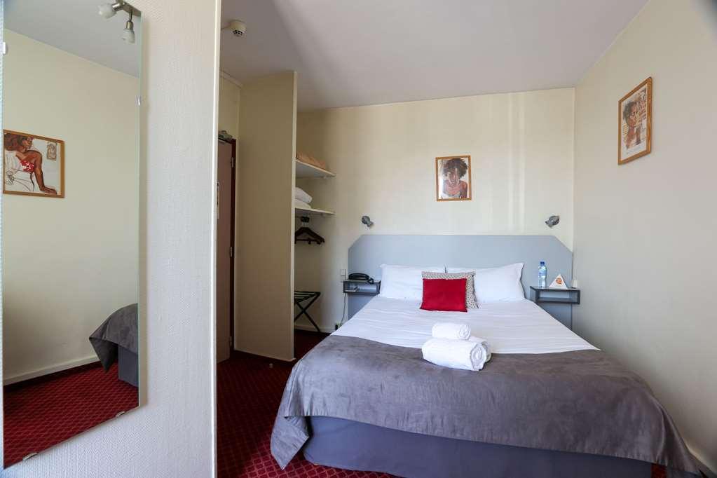 Brit Hotel Bleu Nuit Saintes Bilik gambar